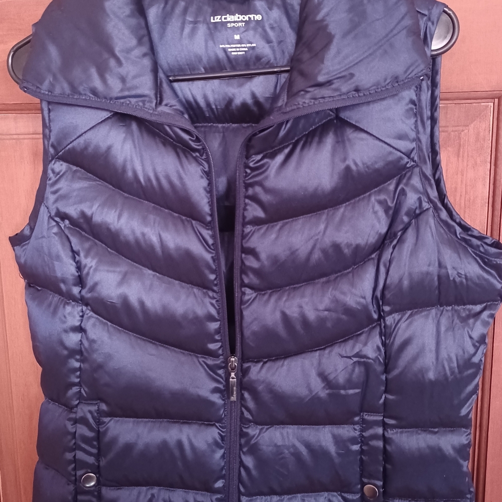 NAVY BLUE LIZ CLAIBORNE SPORT LIGHT PUFFER VEST SIZE M. P2P 19" L 23" - Picture 3 of 4